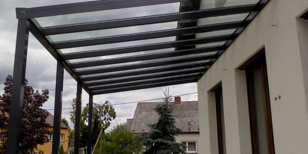 Chraňte svou terasu hliníkovou pergolou