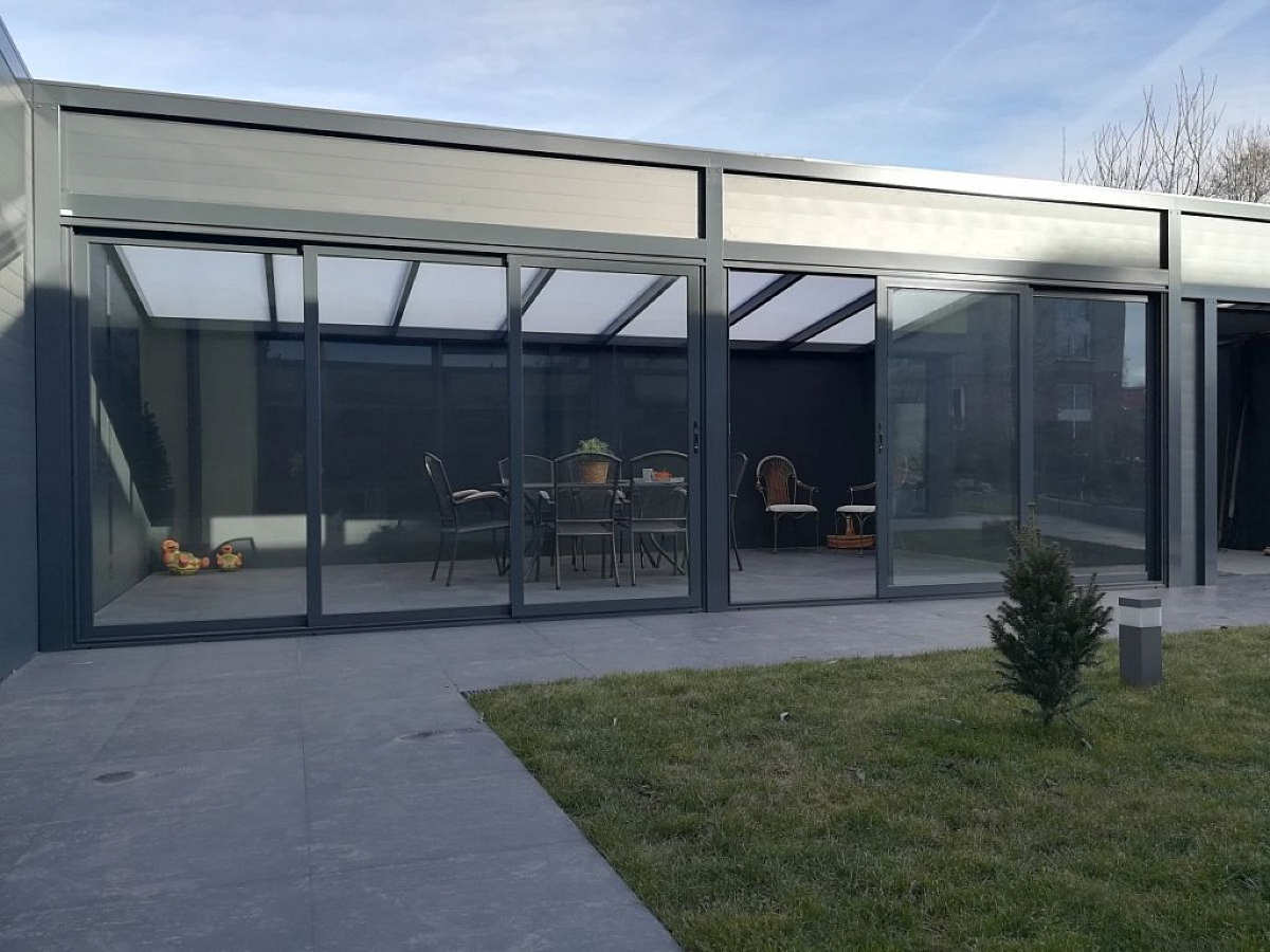 plná hliníková zástěna