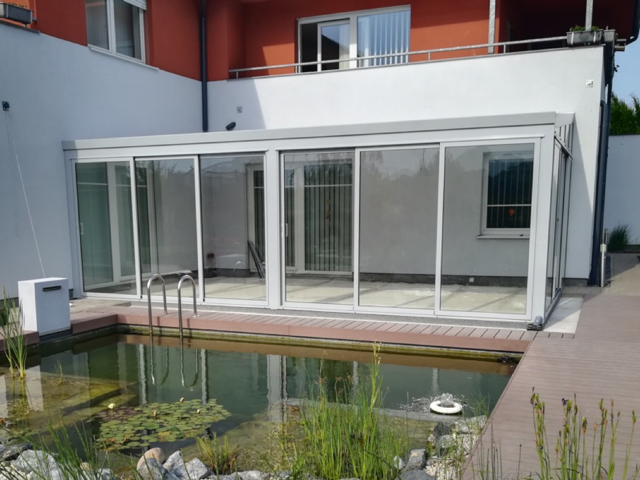 Prodlužte sezónu vašeho bazénu díky zastřešení terasy 