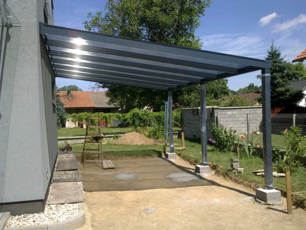 volně stojící nebo kotvená hliníková pergola